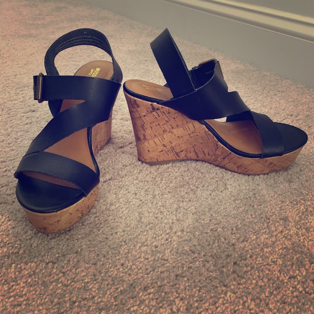 Missimo target black cross strap wedges 8.5